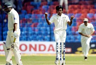 Lakshmipathy Balaji picked up 6 for 24 in the second innings to help Tamil Nadu beat Bengal by eight wickets in Bangalore © AFP