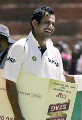 Irfan Pathan swings India to series win © AFP