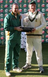 Mickey Arthur and Graeme Smith with the trophy after South Africa completed a 2-0 series win over New Zealand © ESPNcricinfo Ltd