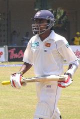  Captain Fantastic: Mahela Jayawardene's outstanding hundred guided Sri Lanka to a nail-biting one-wicket win in Colombo © ESPNcricinfo Ltd