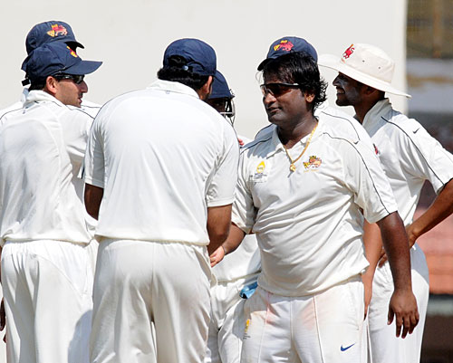 Ramesh Powar's 7 for 140 helped West Zone complete a 274-run win against South Zone on the fifth day of the Duleep Trophy final in Chennai © K Sivaraman