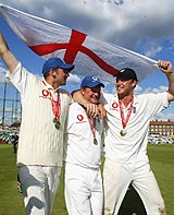 Steve Harmison, Robert Key and Andrew Flintoff take a lap of honour, after England completed the whitewash on the third day at The Oval © Getty Images